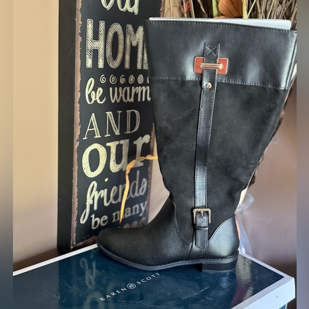 Black Boots with Buckle